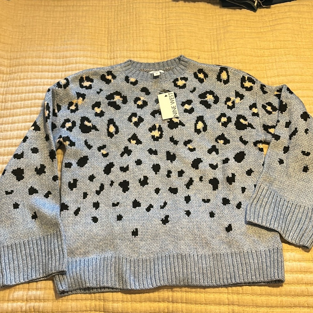 Nine West sweater size Medium